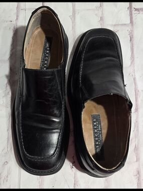 Skechers Collection Men’s Black Leather Slip-On Loafers